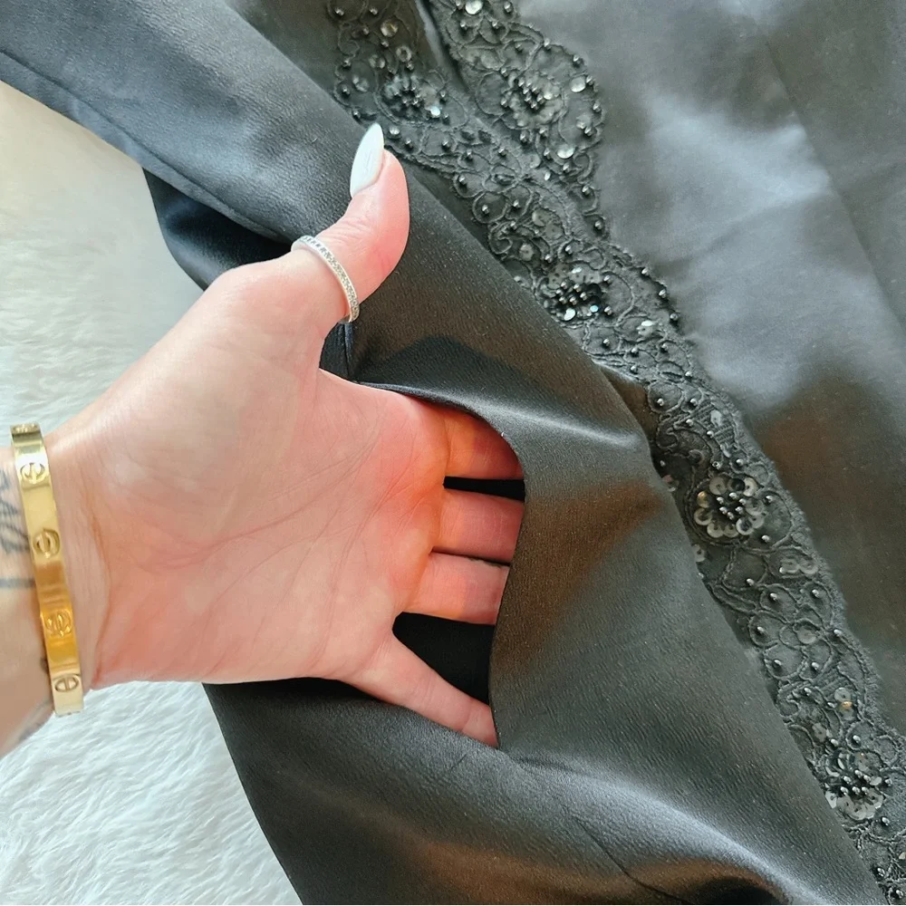 NWT Gorgeous Black Hype satin, beaded and faux fur coat. Size 10 - Picture 10 of 16